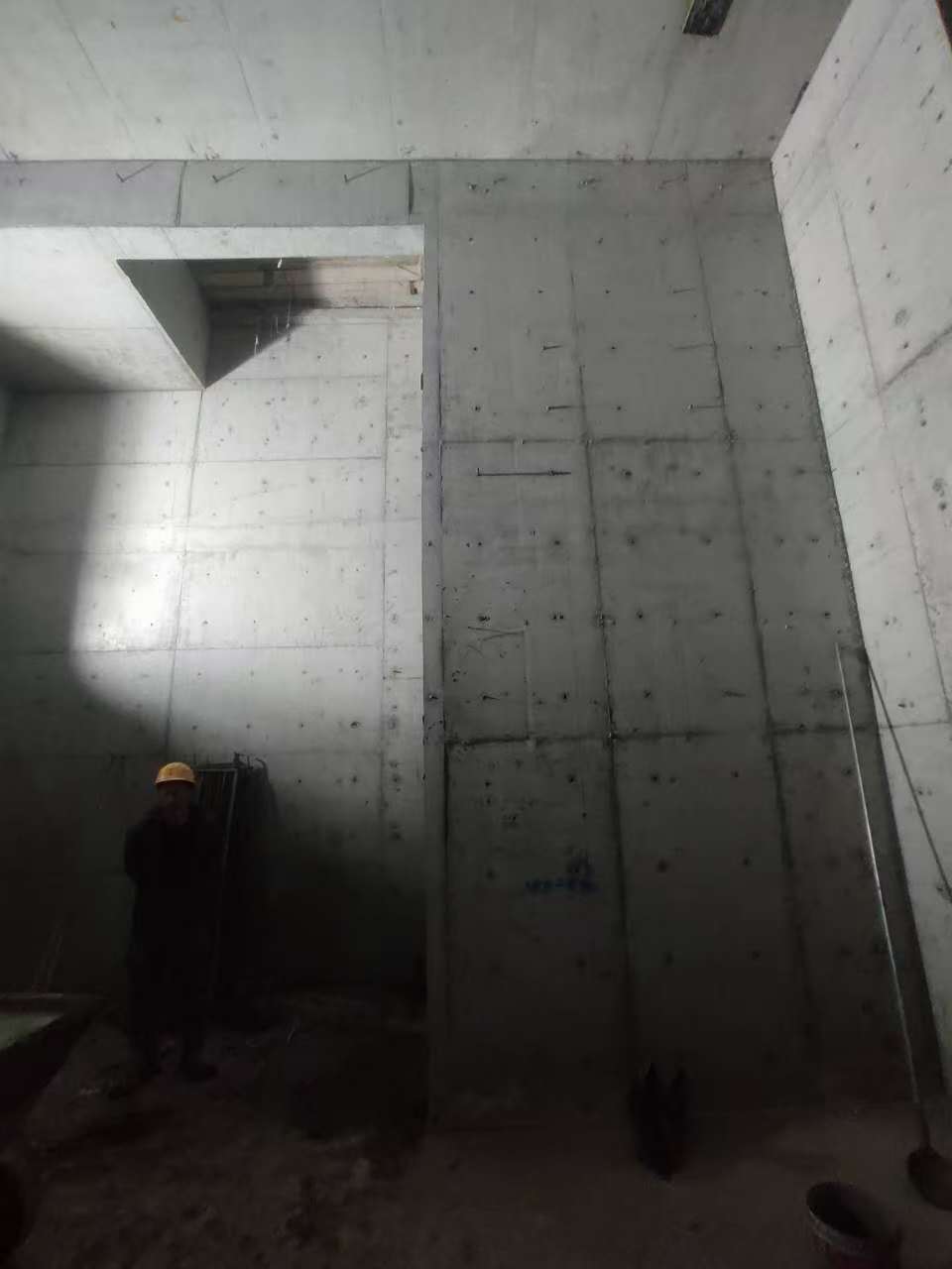 安顺墙上开槽钢筋断了有影响吗